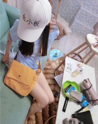 欧美红色童装_720HD高清在线观看